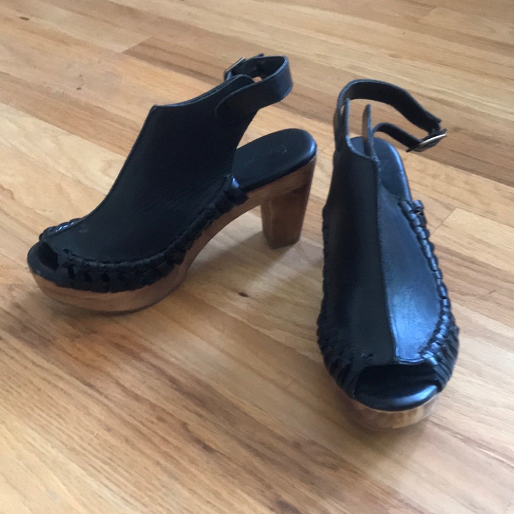 Five worlds shoes